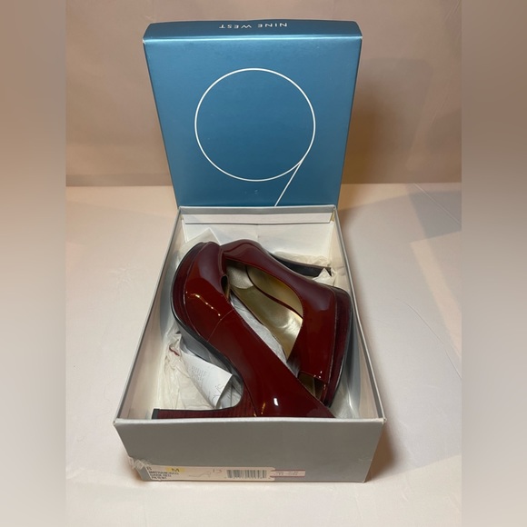 NINE WEST FRANCISCO SHOES Size 8 - Picture 3 of 5